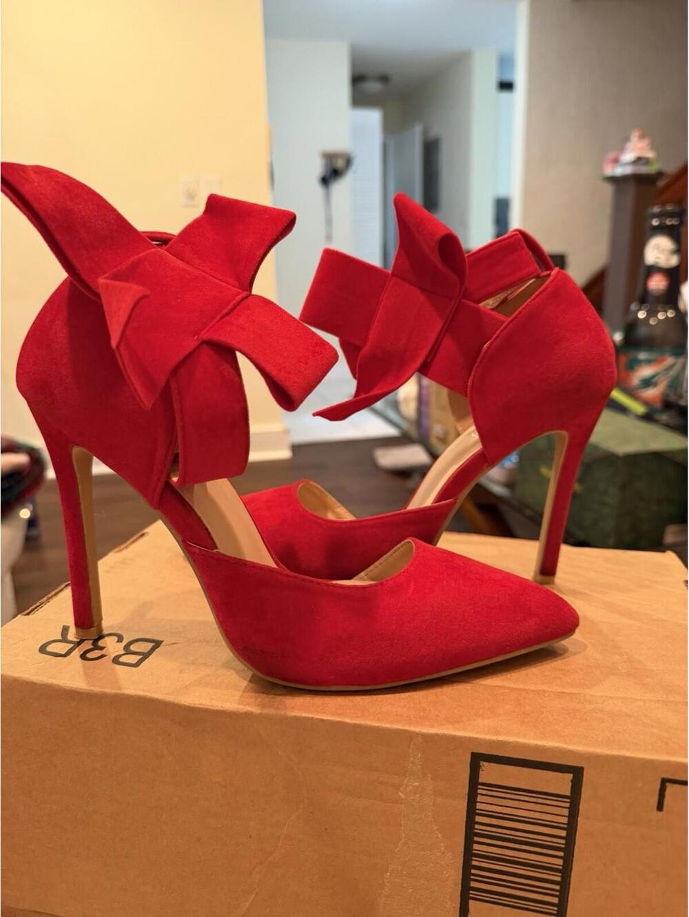 Zapatos De Tacón De Mujer Color Rojo USADOS, Talla 40 Eur. Marca MAIERNISI JESSI
